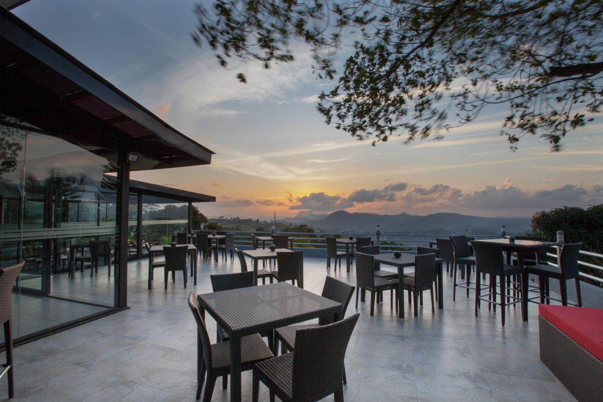 The Theva Residency Hotel Kandy Exterior photo