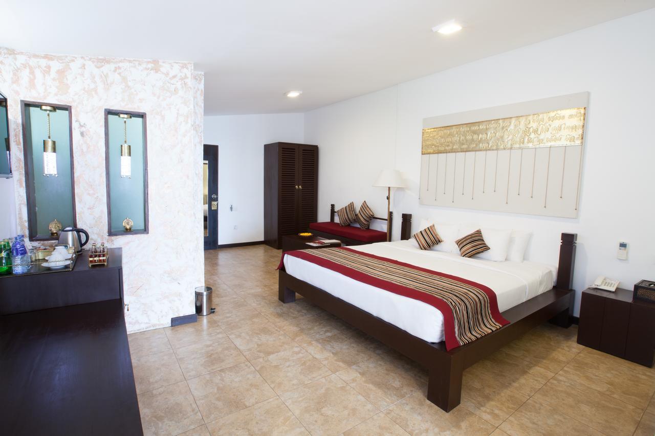 The Theva Residency Hotel Kandy Exterior photo