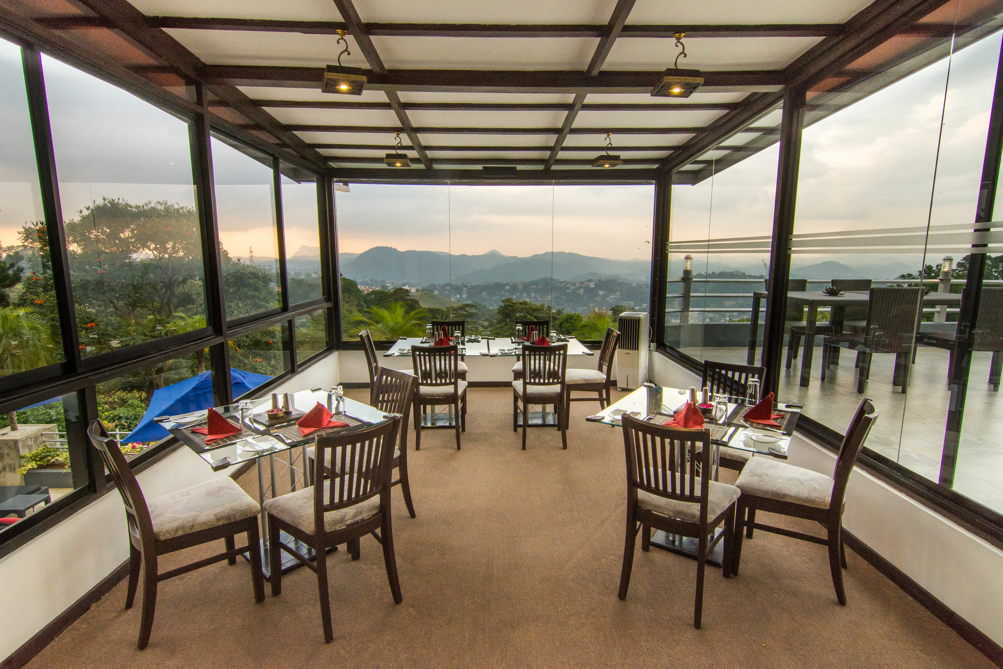 The Theva Residency Hotel Kandy Exterior photo